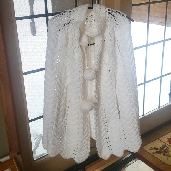 Vintage Handmade White Collared Sz OS Shawl Cape Big Pom Pom Tassels Grannycore - Picture 1 of 11